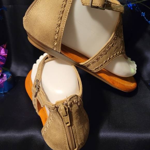 Lady's letter sandles - Picture 4 of 5